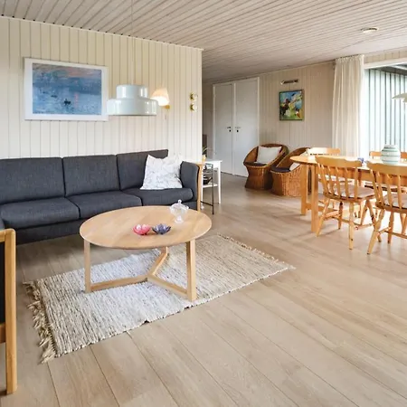 Awesome In W/ Wifi And 3 Bedrooms Stubbekøbing